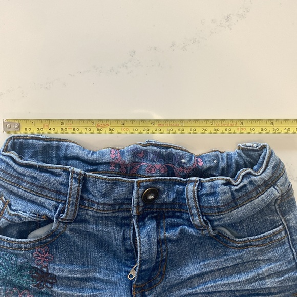 Adorable jeans with embroidery accents. Girls size 4. - Picture 6 of 9